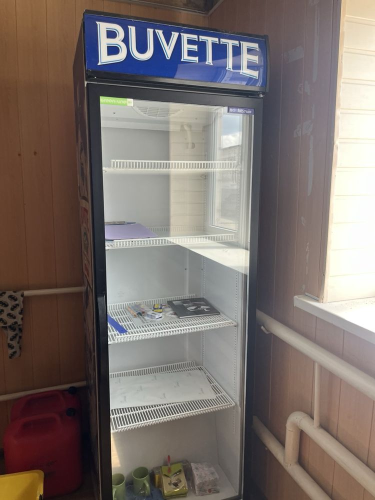Продам холодильну шафу