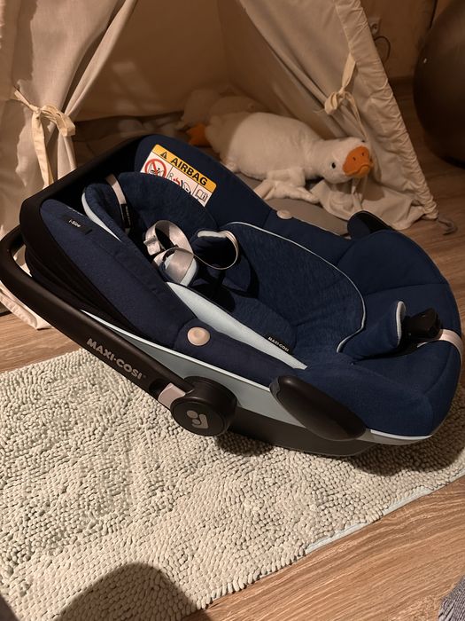 Автокрісло Maxi-cosi  Pebble Pro є ще база для авто