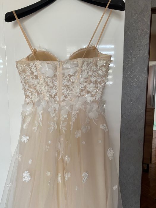 Suknia Ślubna z rozcięciem na nogę r.S