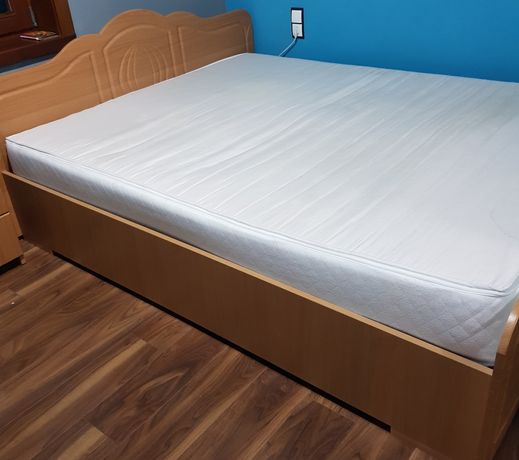Łóżko sypialniane z materacem 160×200
