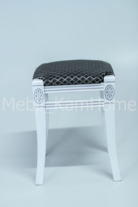 Дерев'янна табуретка. Табурет.Крісло.Стул