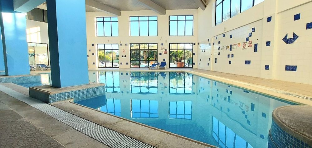 T1 em Condomínio com Piscinas e Jacuzzi – Arrendamento Temporário (