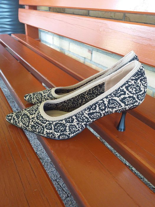 Eleganckie szpilki z dzianiny 37