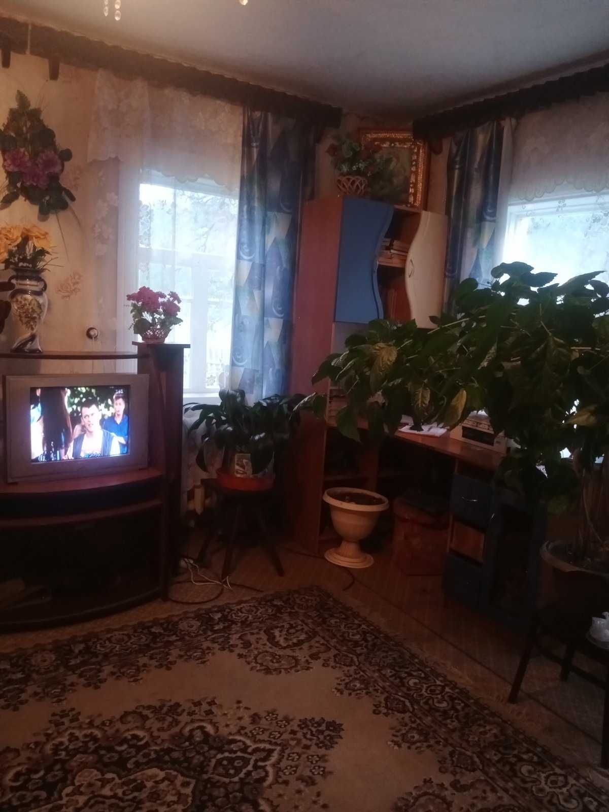 Будинок та земельна ділянка