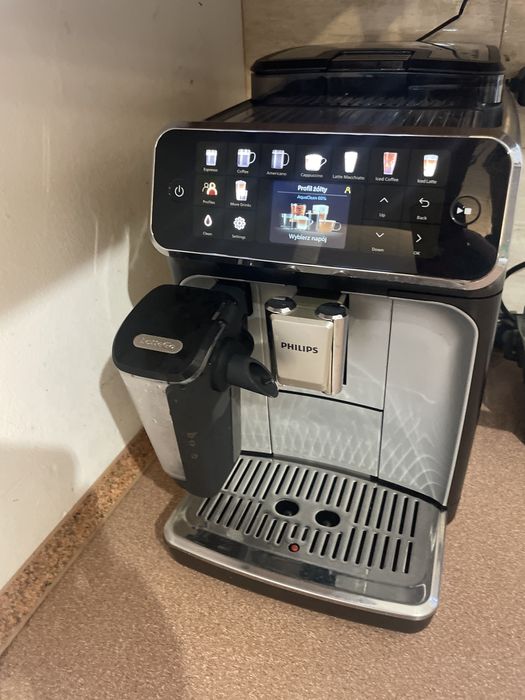 Ekspres ciśnieniowy Philips LatteGo Series 5500 EP5546/70