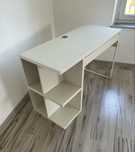 Ikea Micke biurko z otwartymi półkami 120cm