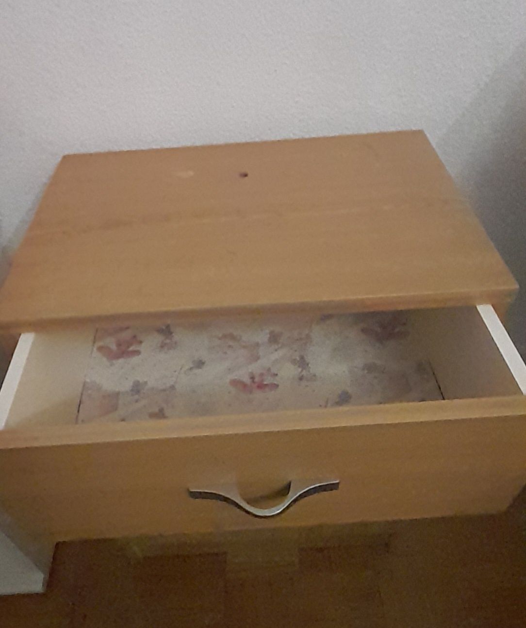Mesa de cabeceira castanha