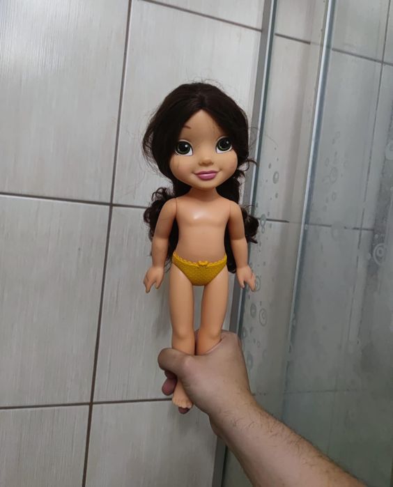 zabawka lalka laleczka koleżanka Elsy z Kraina Lodu dla dzieci Disney