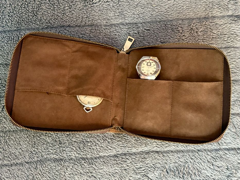 Bolsa / Estojo de Relógios em Pele Genuína - retro e compacta