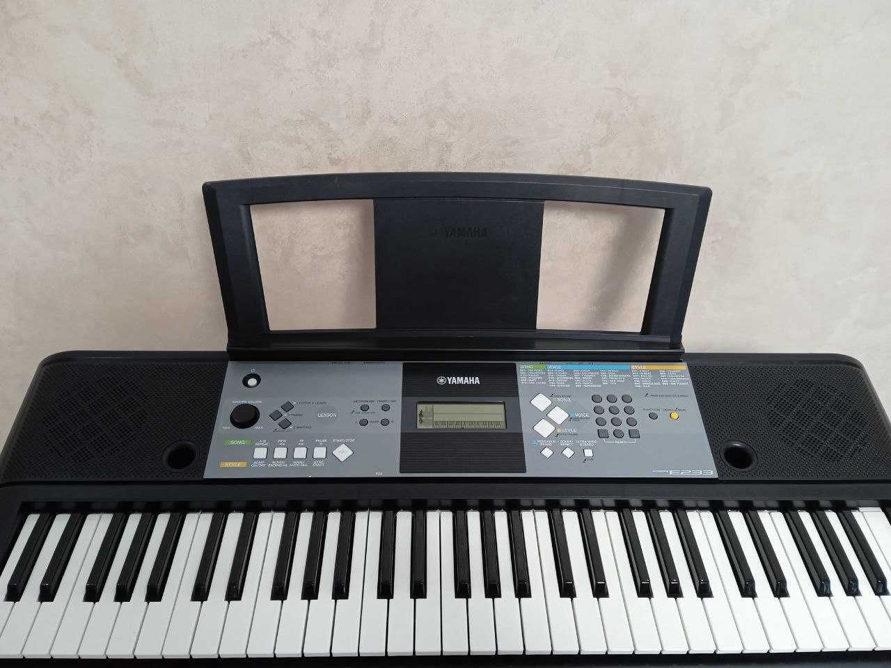 Синтезатор YAMAHA PSR - E233 YPT 230 Піаніно, клавіші. + Подарунки.