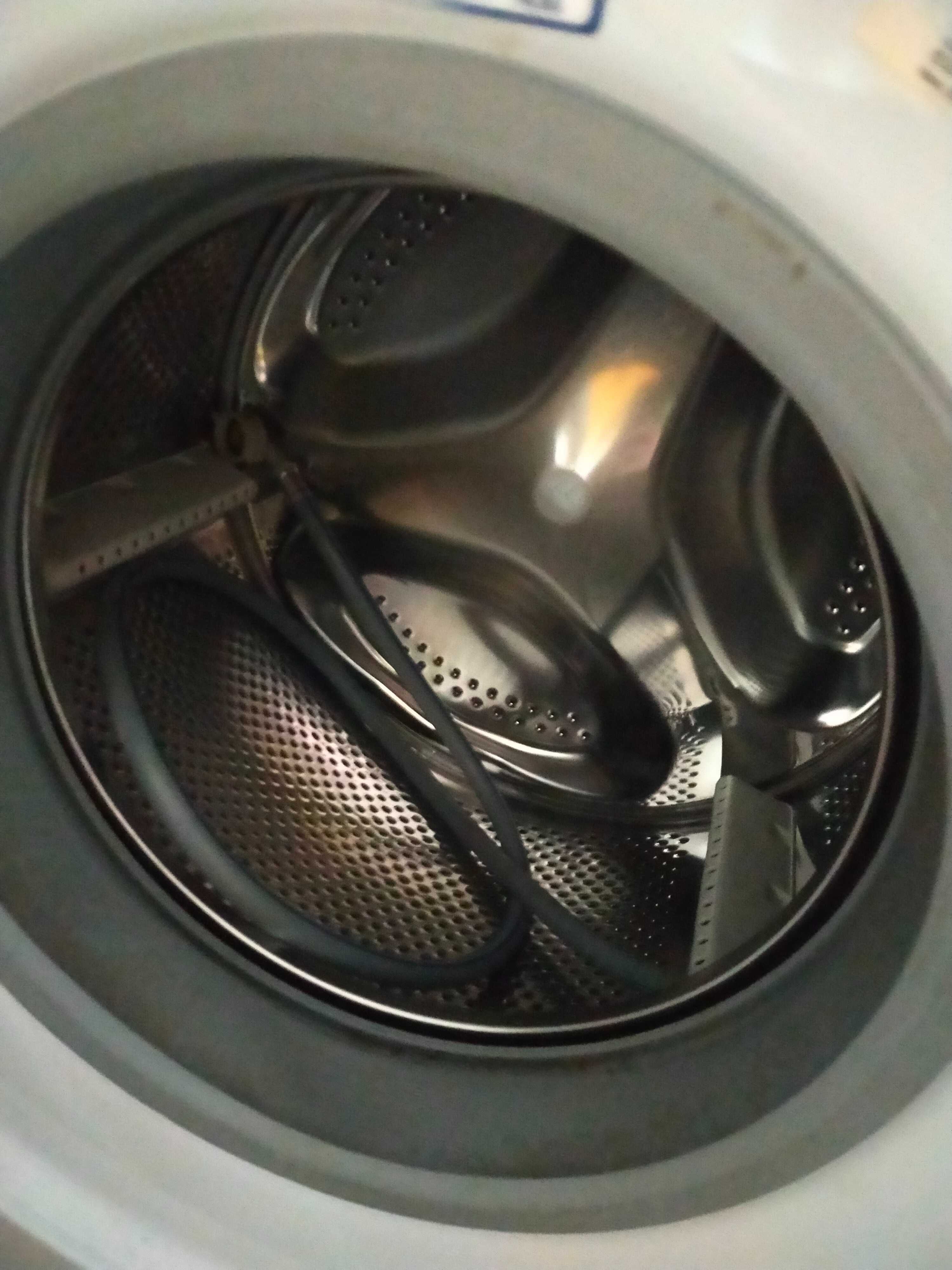 Pralka do zabudowy Hotpoint-Ariston BWMD 742