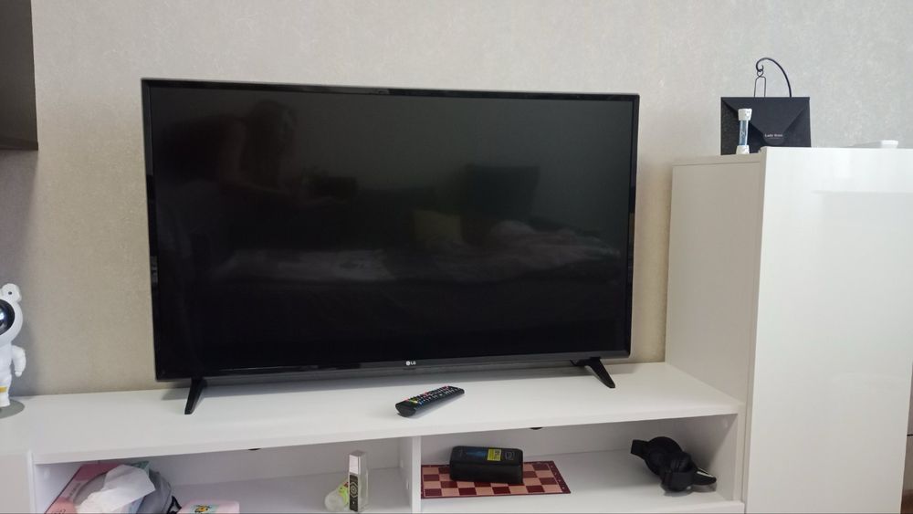 Телевізор lg webos 43 lj 594 v