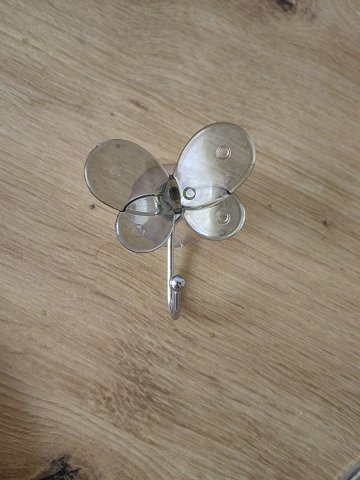 Wieszak przyssawka z haczykiem i motylem*Oddam za darmo!