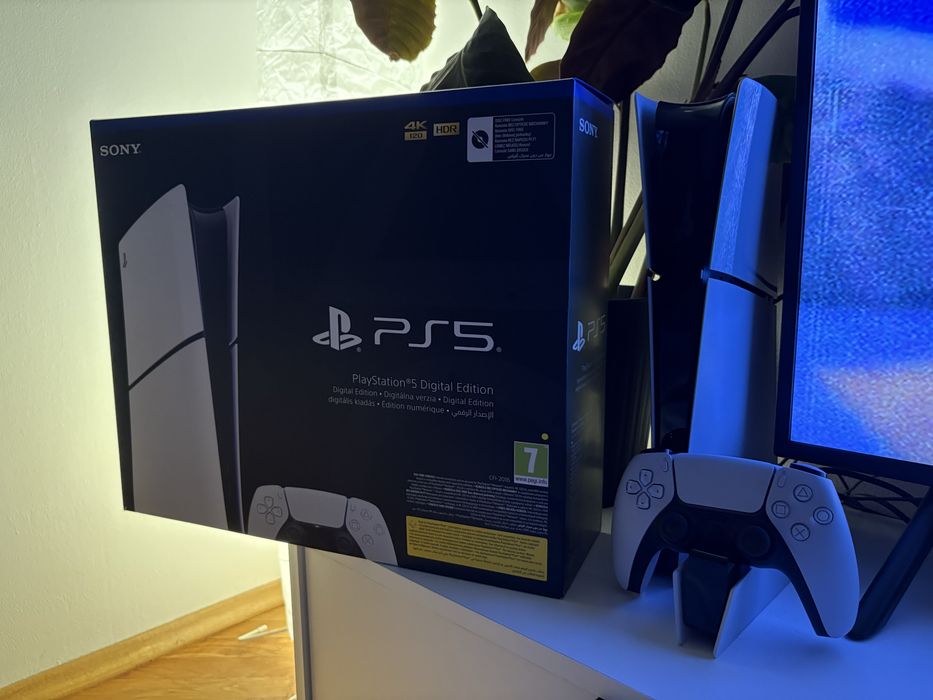 PlayStation 5 bez napedu z padem i stacja ladowania