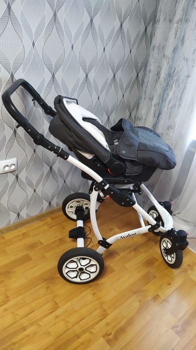 Продам коляску Avalon