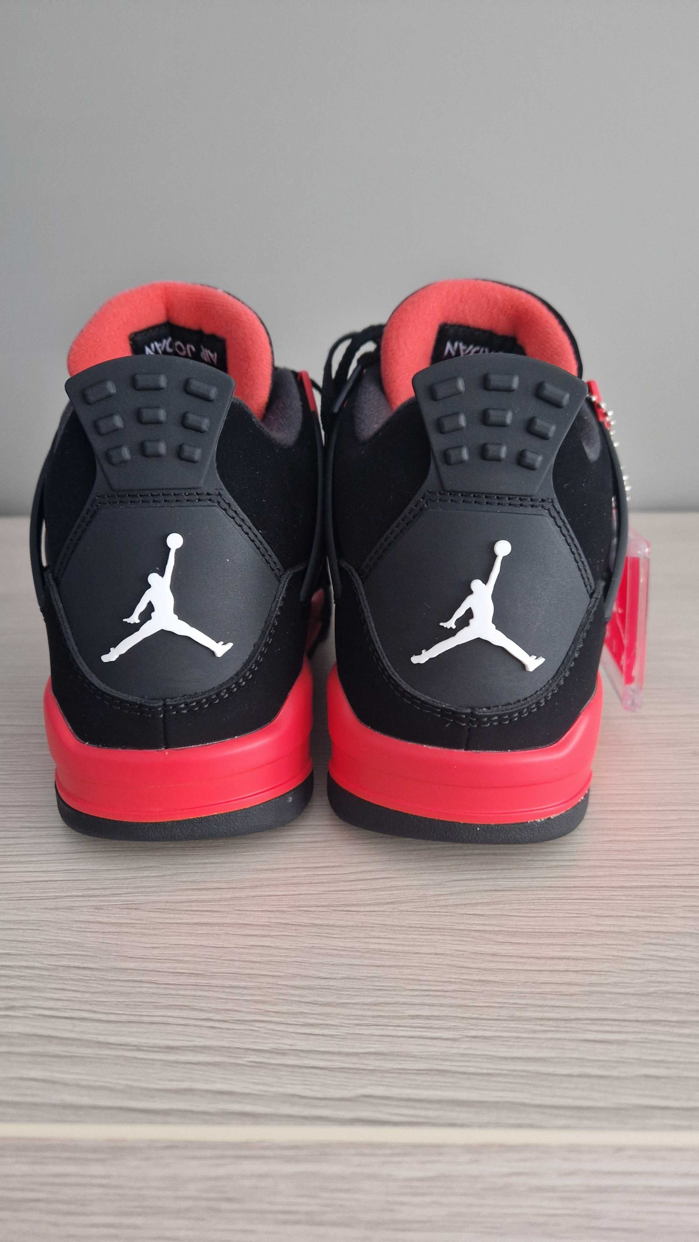 1 Air Jordan 4 Retro „Red Thunder”