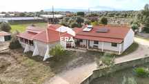 Moradia T5 localizada em Tomar
