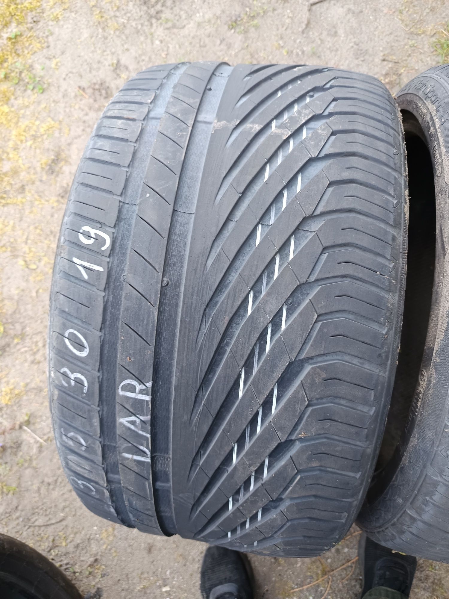 Opony 305/ 30 r19