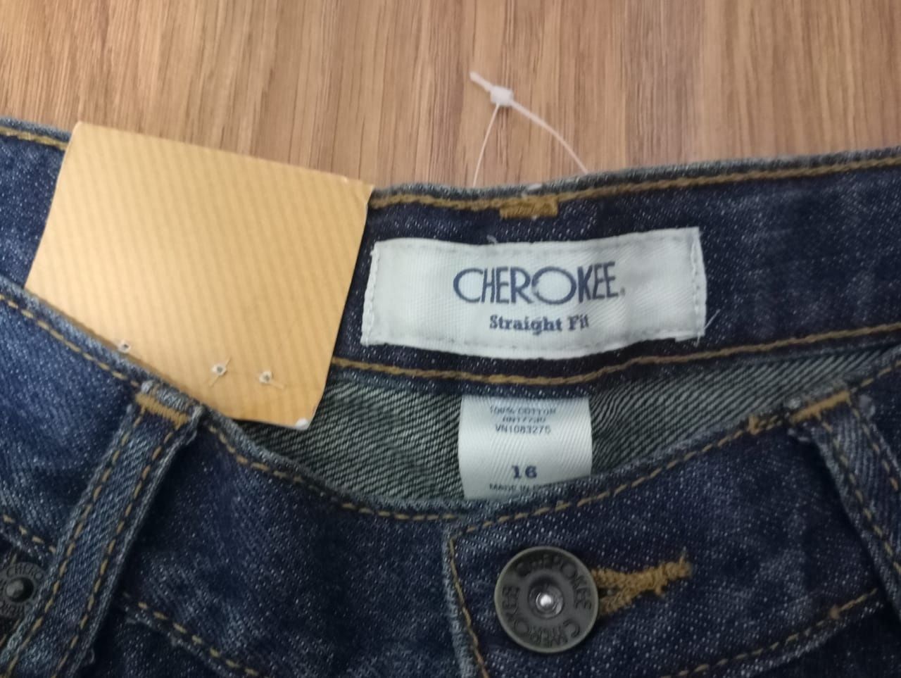 Продам новые джинсы Cherokee