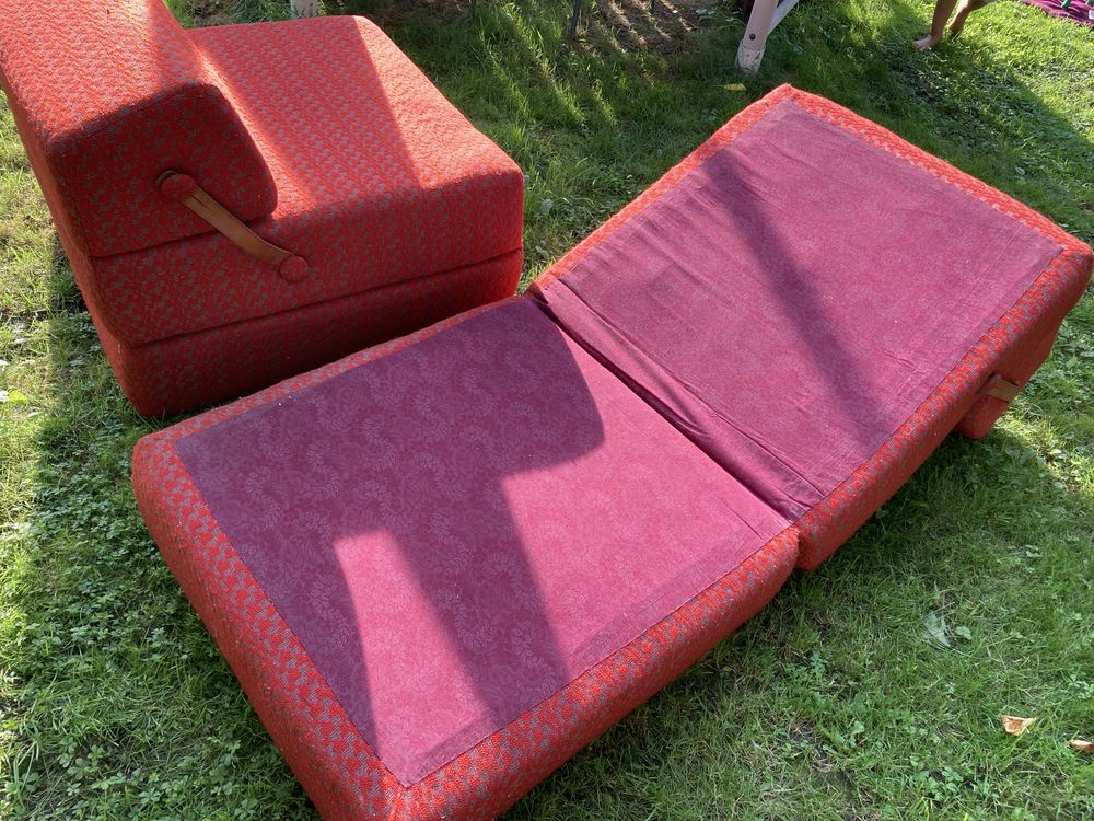 Sofa, materac, kostka do spania z czasow PRL