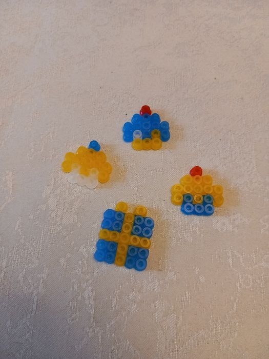 Elementy rękodzielnicze prezent i torty prasowanych koralików hama