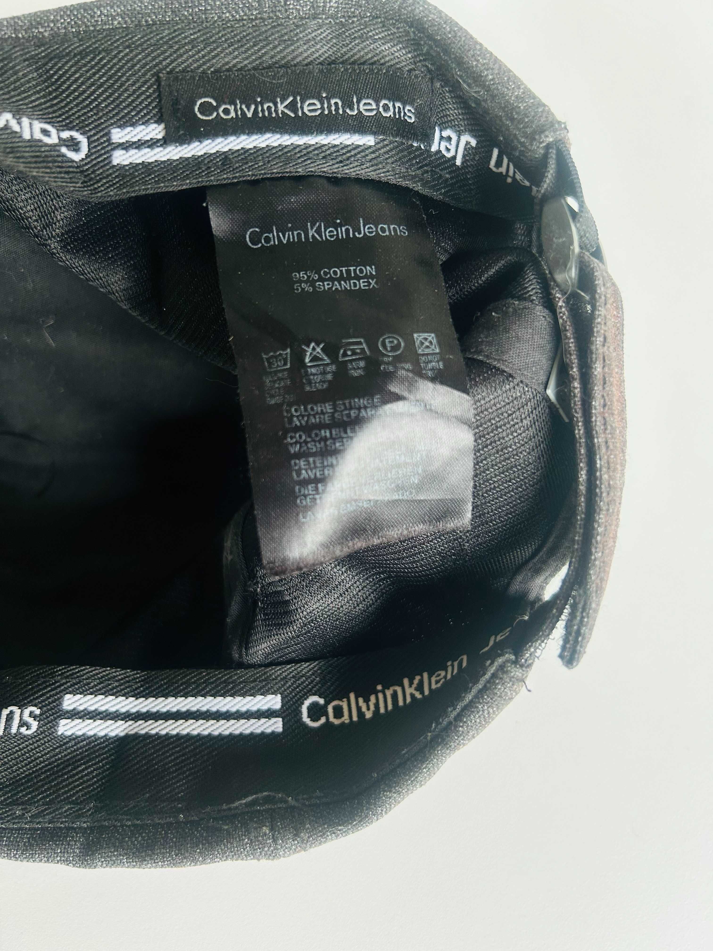 Czapka z daszkiem Calvin Klein/ Czapka Calvin Klein z daszkiem brązowa