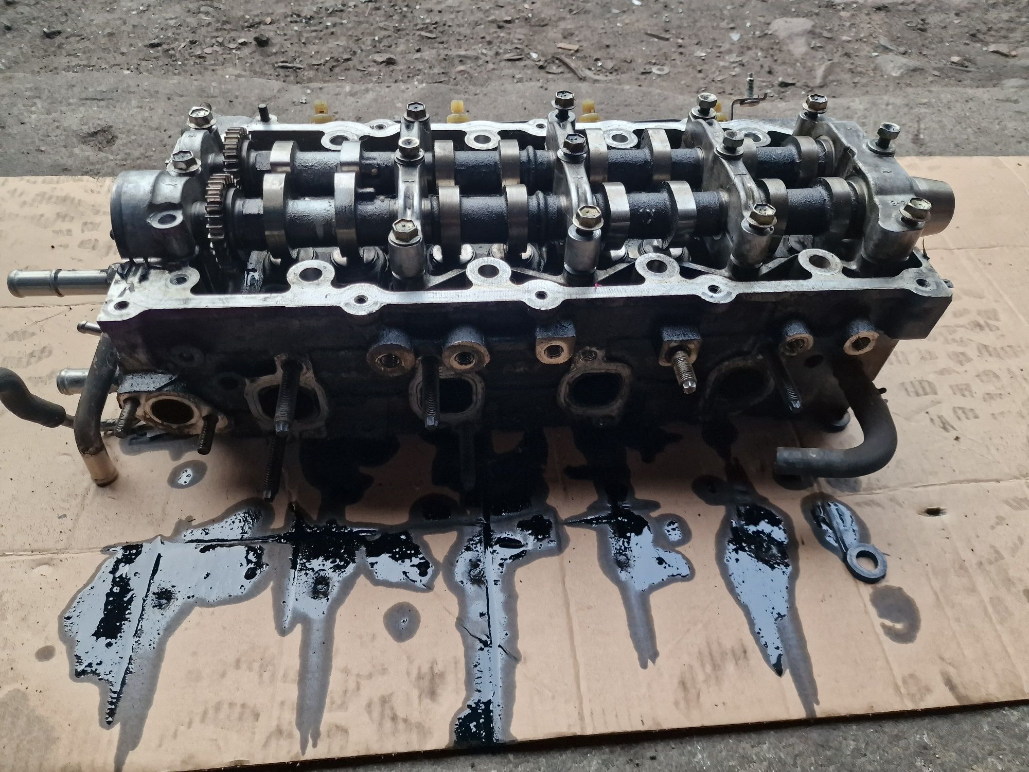 Avensis T25  2.0 D4D  1CD głowica wałek