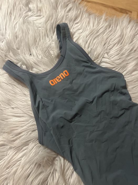 Szara skóra startowa z areny