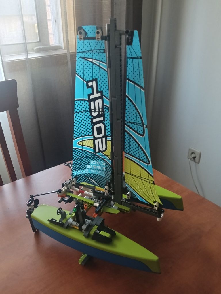 Lego 42105 como novo