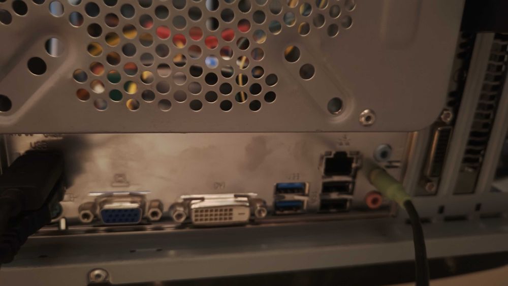 Komputer  Windows 11 (i5 3470+RX 570,8gb ram)-AKTUALNE