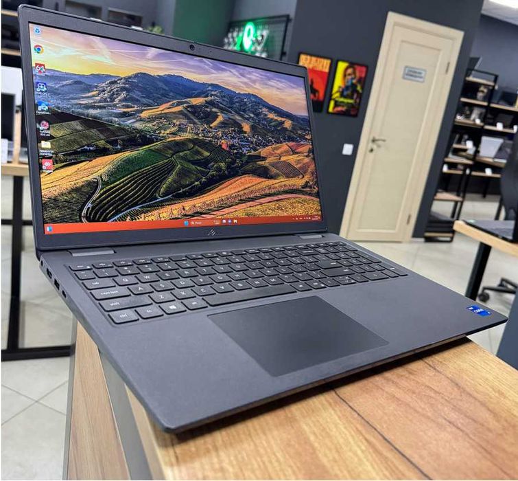 Потужний Dell Latitude 3520 15.6" i7-1165g7 16GB/512GB SSD FullHD IPS