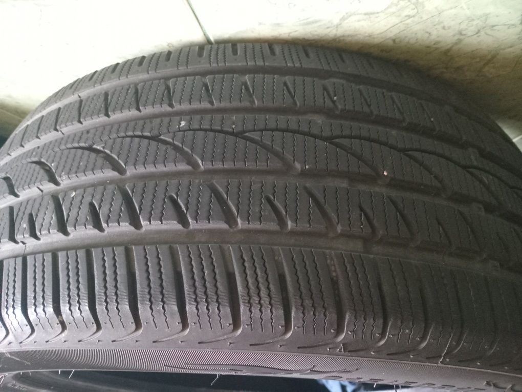 215/50/R17 2024 року ідельний стан  Powertrac Snowstar