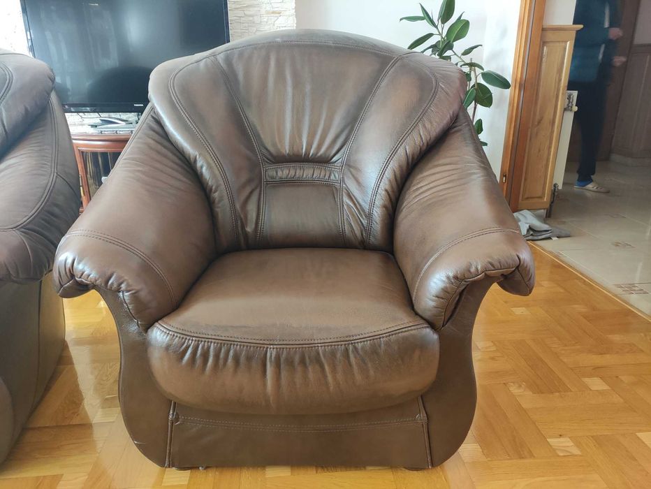 Wypoczynek skórzany - sofa 3 osobowa + 2 fotele.