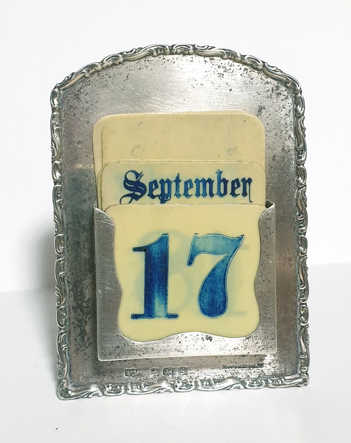 Antigo calendário perpétuo de mesa secretária em prata inglesa