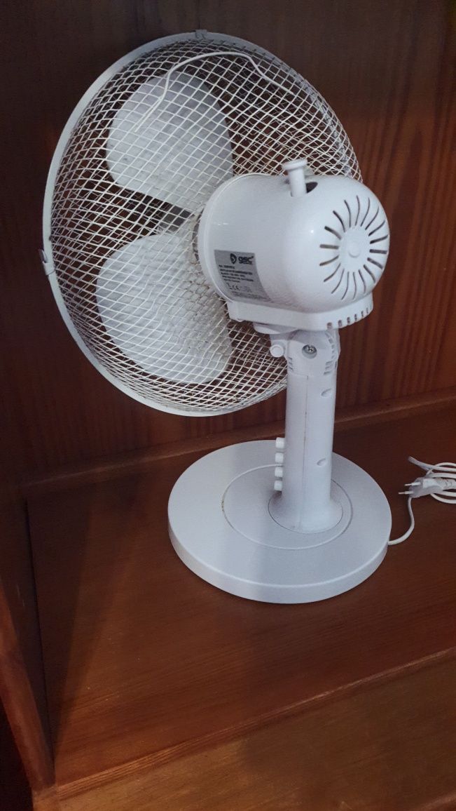 Ventoinha de Mesa GSC – 3 Pás, Compacto e Potente