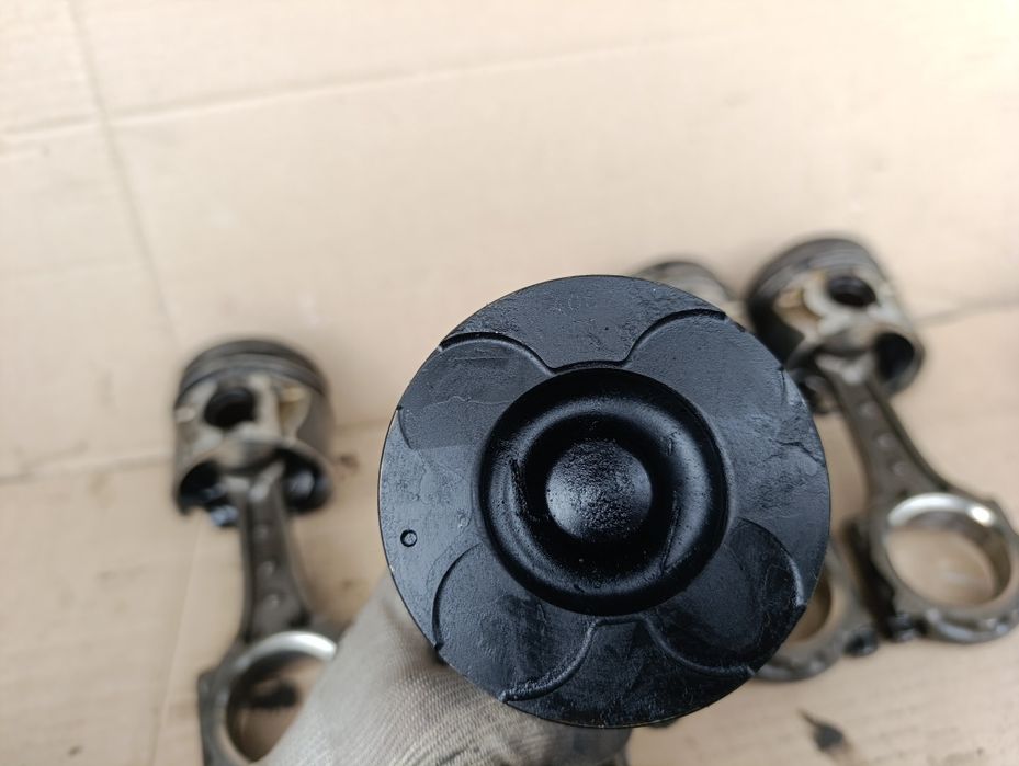 Шатун поршень 1.7 Cdti Opel Zafira Meriva Astra Combo