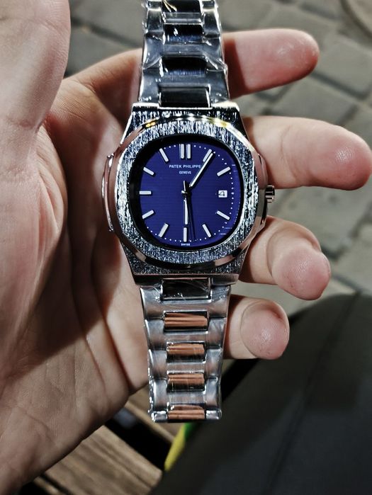 Годинник Tissot PRX, Patek Phillippe Nautilus.