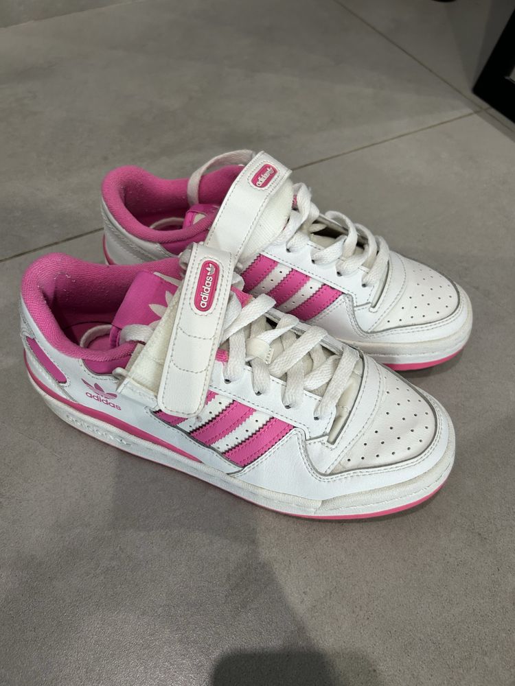 Рожеві кеди adidas