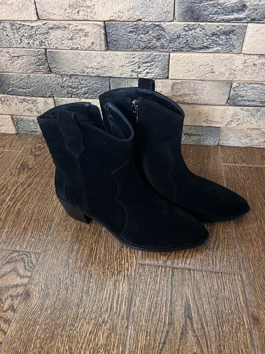 Ботінки нові натуральний замш