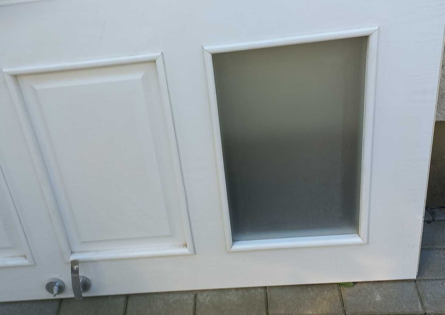 Białe drewniane prawe 80 cm / klamka / wkładka