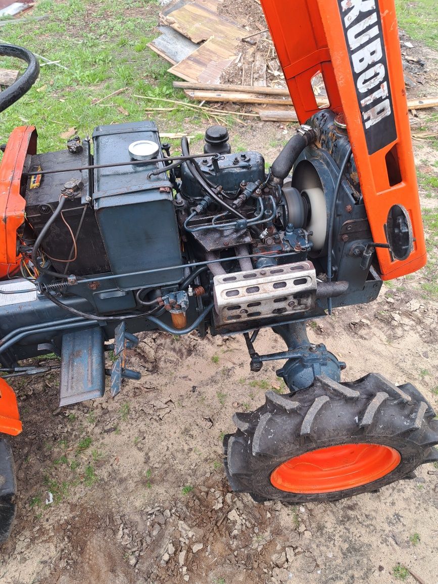 Trator  B6000 4x4