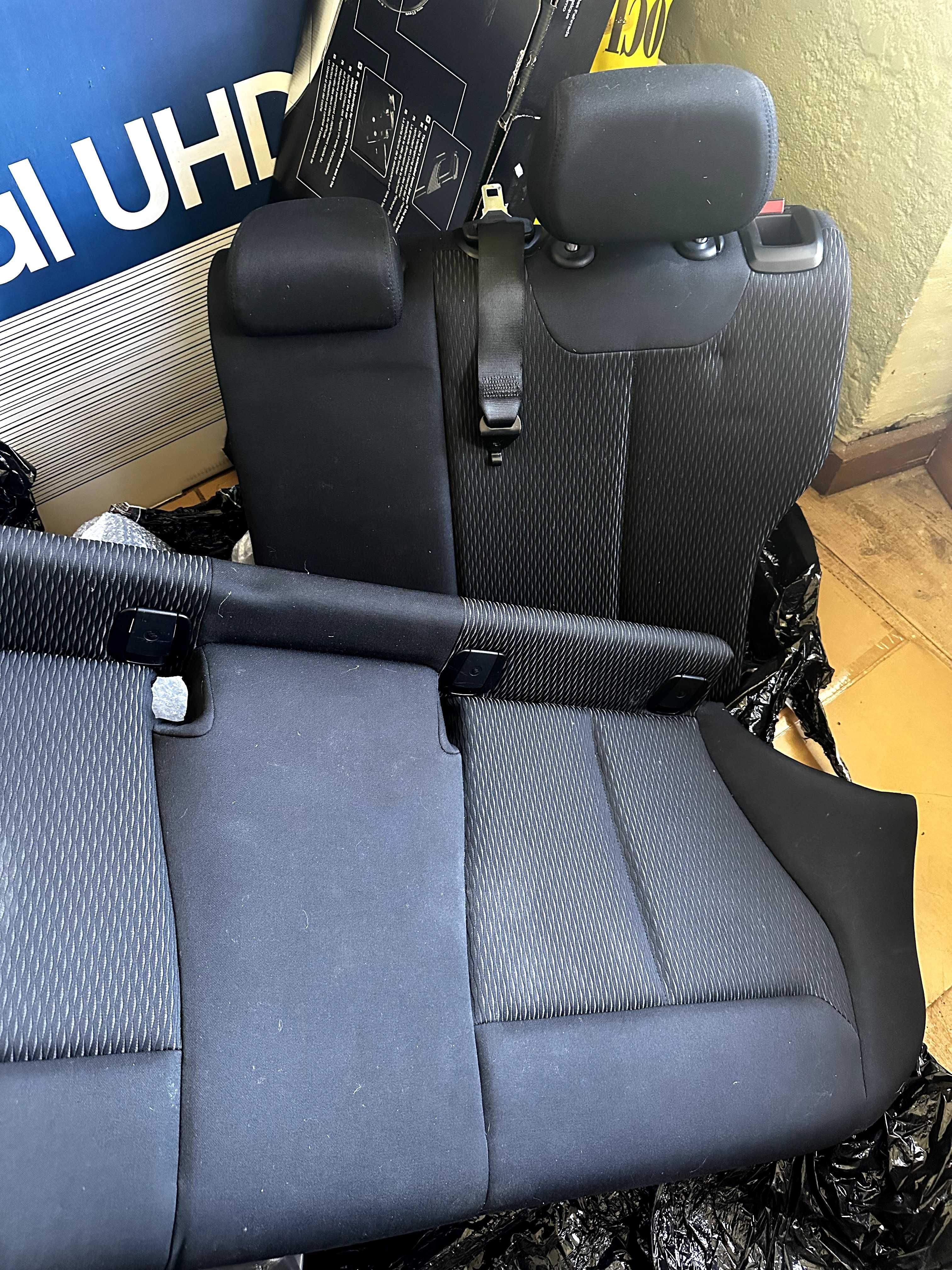 Interior BMW F20, bancos e portas.
