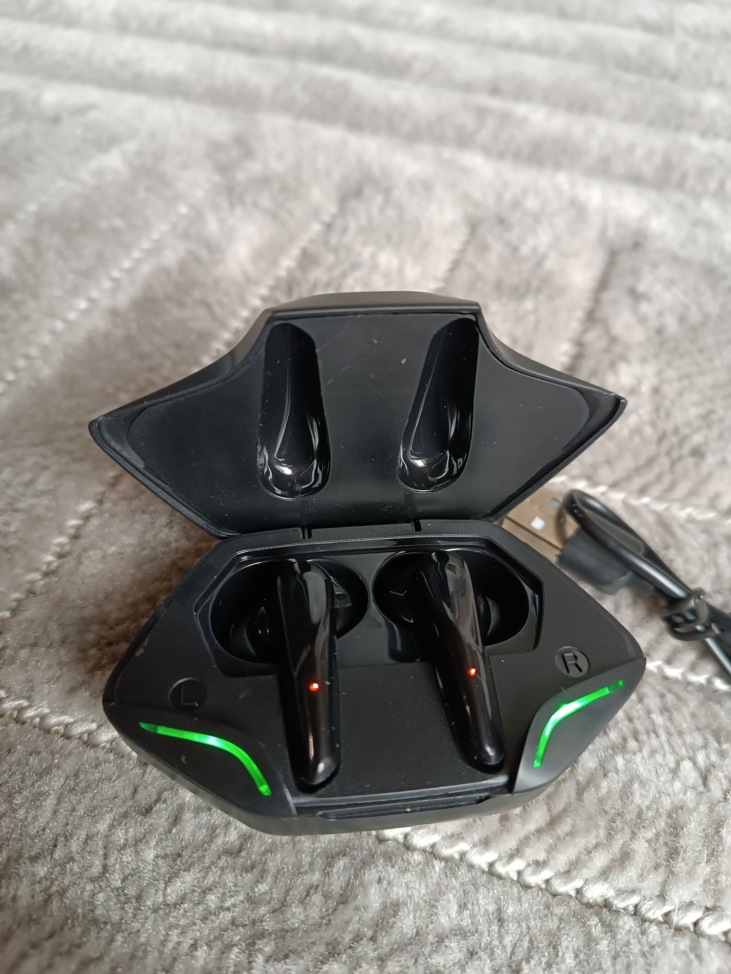 Nowe słuchawki x15 pro tws douszne, z mikrofonem