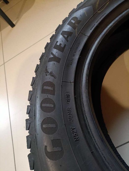 Комплект шин б/у 225/65R17 102T Goodyear UltraGrip ice aRCTIC suv 4x4