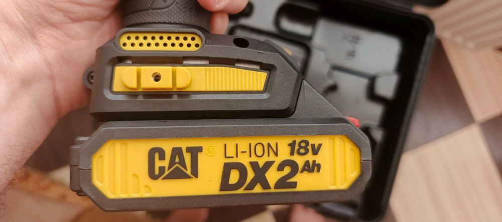 Акумуляторний інструмент CAT DX12K – дриль та шуруповерт (комбо-набір)