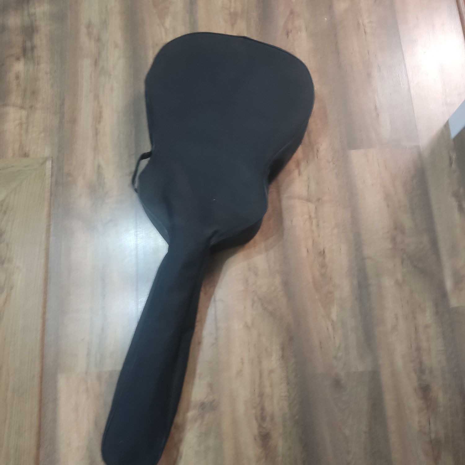 Sprzedam gitarę akustyczną