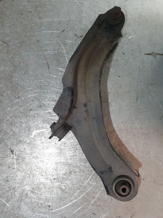Braço de suspensão frente direito RENAULT Clio IV (BH_)