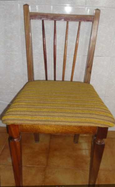 Cadeiras em mogno em bom estado