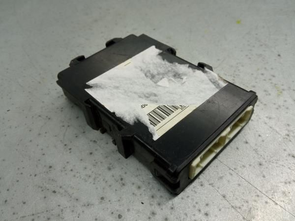 Módulo confort TOYOTA Yaris (_P13_)