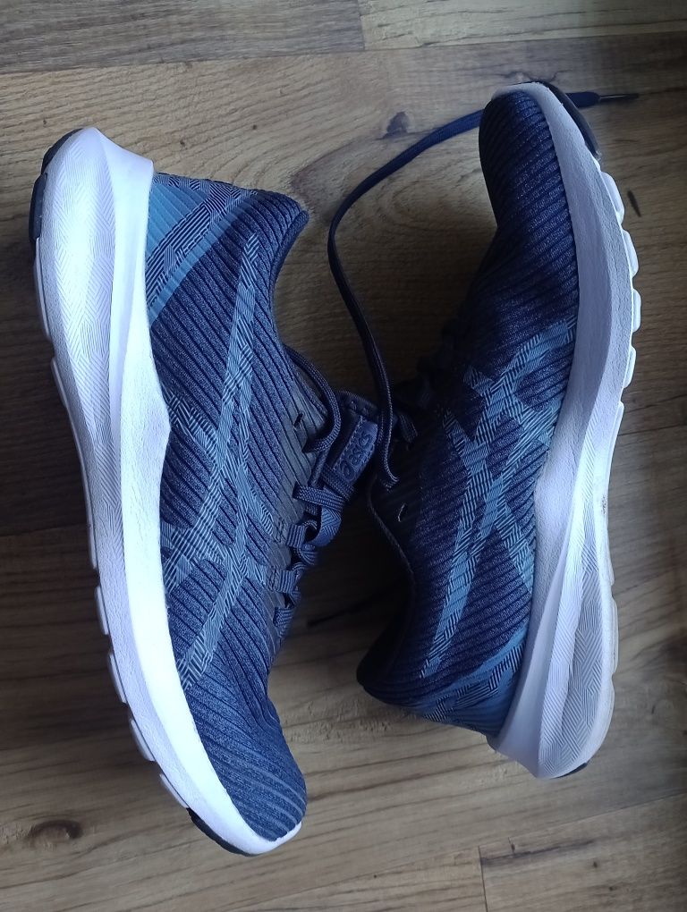 Buty do biegania Asics Versablast 39,5  jak NOWE